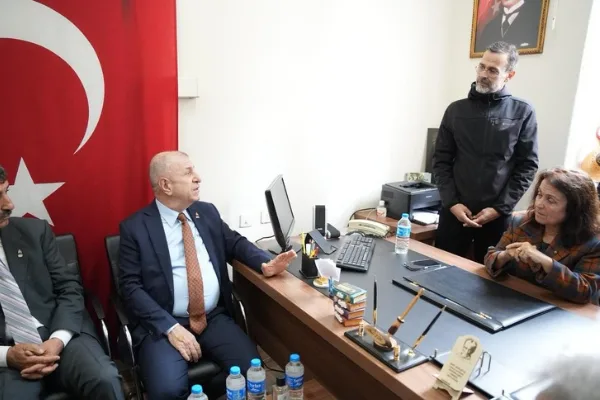 Özdağ, Şehit Aileleri ve Malul Gaziler Yardımlaşma Derneği’ni ziyaret etti