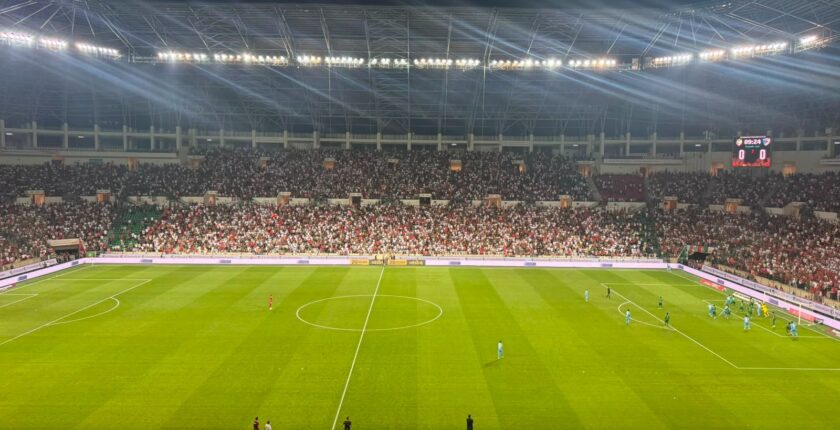 Eşbaşkan Bucak, Amedspor-Erzurumspor maçını tribünden izledi