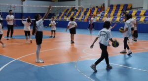 Şanlıurfa’da Yaz Kurslarına Büyük İlgi: Kız Çocukları Voleybolda Buluşuyor
