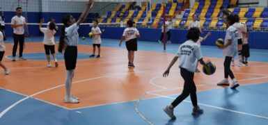 Şanlıurfa’da Yaz Kurslarına Büyük İlgi: Kız Çocukları Voleybolda Buluşuyor
