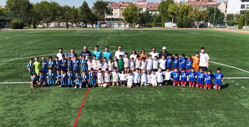 Eskişehir’de 30 Ağustos Zafer Bayramı Mini Minikler Futbol Şenliği başladı