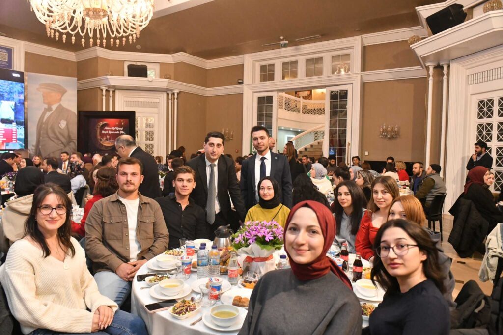 RİDEF Gençlik Kolları, Ankara’ya gelen Rizeli üniversitelileri yalnız bırakmıyor