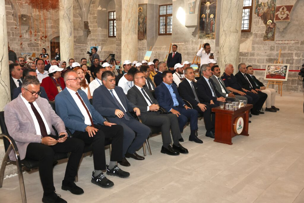 Türk Dünyası Ressamları Kapadokya'da buluştu