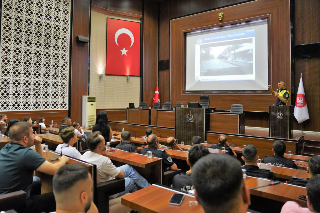 Keçiören Belediyesi personeline trafik güvenliği ve güvenli sürüş eğitimi