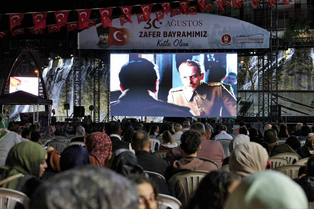 30 Ağustos Zaferi anısına “Veda” filmi Keçiören'de dev ekranda izletildi