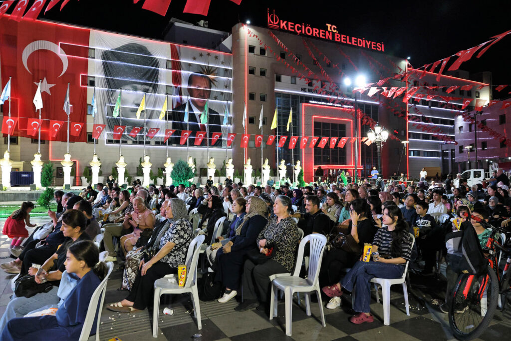 30 Ağustos Zaferi anısına “Veda” filmi Keçiören'de dev ekranda izletildi