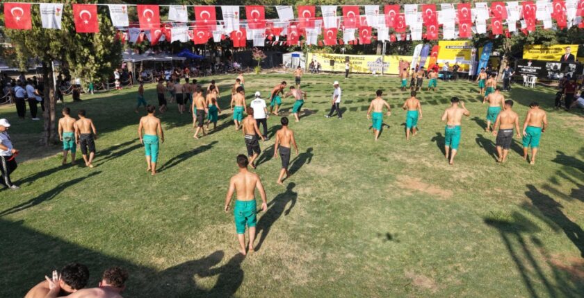 Karakucak Güreşleri 26 Yıl Sonra Yeniden Düzenlendi