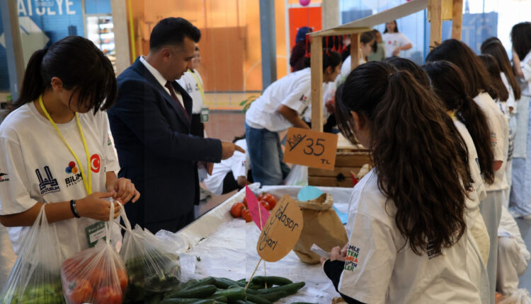 Erzurum'da çocuklar tarlada öğrendi, emeklerini hasatla taçlandırdı
