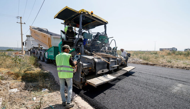 İzmir Bergama’da yollar yenileniyor