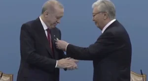 Erdoğan’a Kazakistan’da Hoca Ahmet Yesevi Nişanı Verildi