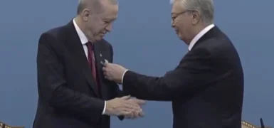 Erdoğan’a Kazakistan’da Hoca Ahmet Yesevi Nişanı Verildi