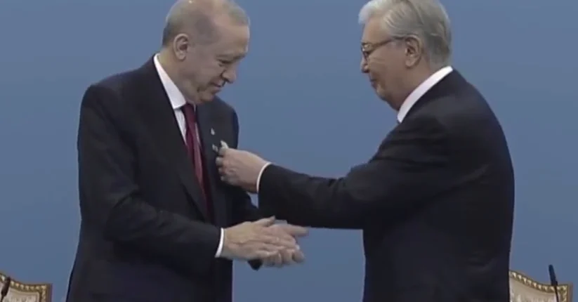 Erdoğan’a Kazakistan’da Hoca Ahmet Yesevi Nişanı Verildi
