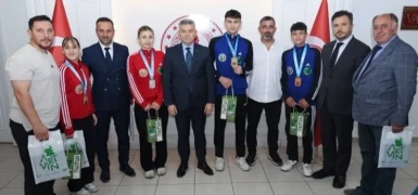 Artvin’de Şampiyon Sporculara Vali Ergün’den Ödül