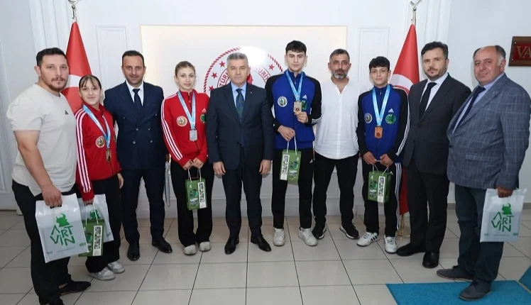 Artvin’de Şampiyon Sporculara Vali Ergün’den Ödül
