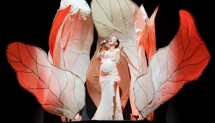 Melike Şahin’den Unutulmaz Performans: Sahne Şovuyla Büyüledi