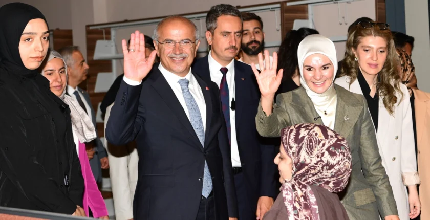 Bakan Göktaş’tan Malatya’da Şehir Kütüphanesi’ne Ziyaret