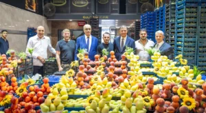 Başkan Tugay’dan İzmir Sebze ve Meyve Hali’ne Ziyaret