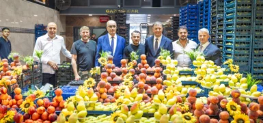 Başkan Tugay’dan İzmir Sebze ve Meyve Hali’ne Ziyaret