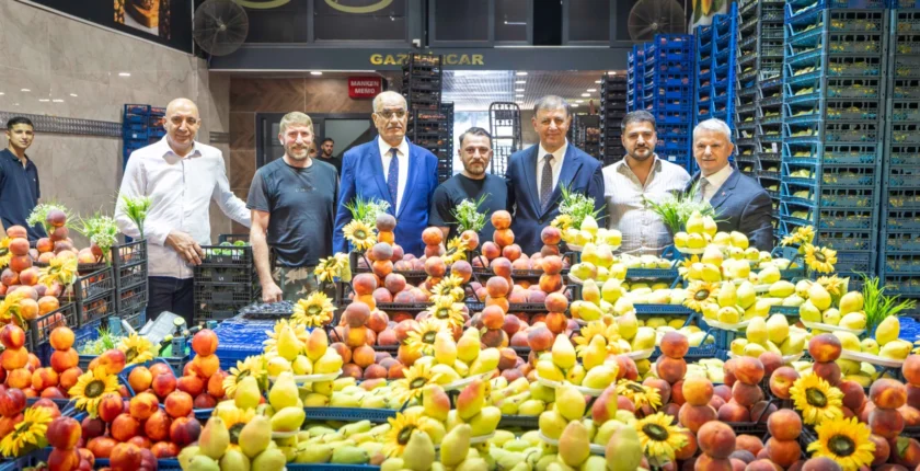 Başkan Tugay’dan İzmir Sebze ve Meyve Hali’ne Ziyaret