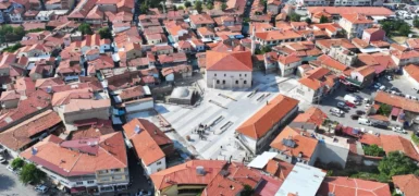 Kula Eski Pazar Yeri Modern Meydana Dönüşüyor