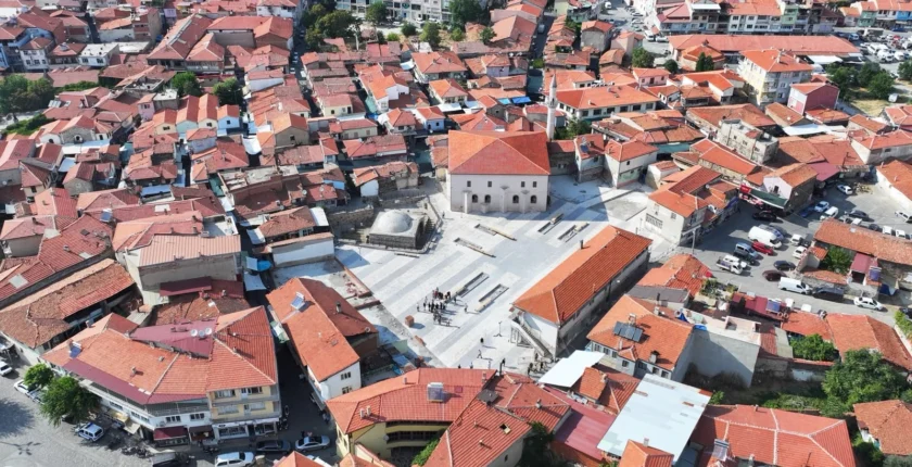 Kula Eski Pazar Yeri Modern Meydana Dönüşüyor