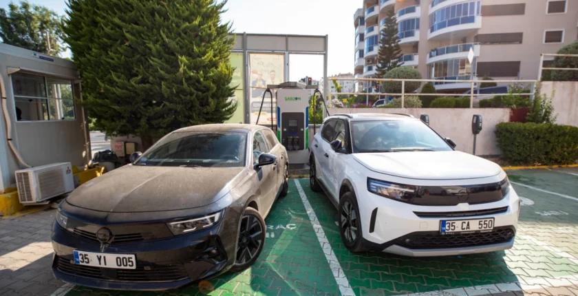 Narlıdere’de Elektrikli Araç Şarj İstasyonları 5 Bin Kullanıcıya Ulaştı