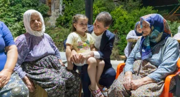 Cemil Tugay’dan Beydağ’da Sürpriz Mahalle Ziyareti