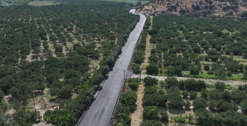 Efes Selçuk’ta Ulaşım İçin Yol Seferberliği Sürüyor