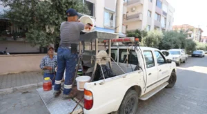 Efes Selçuk’ta Vatandaşlara Salça Makinesi Desteği