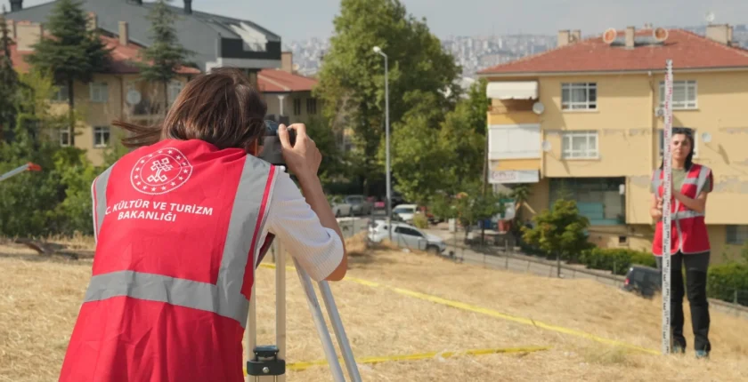 Ankara’da Frig Tarihine Işık Tutacak BT10 Tümülüsü Kazıya Açıldı