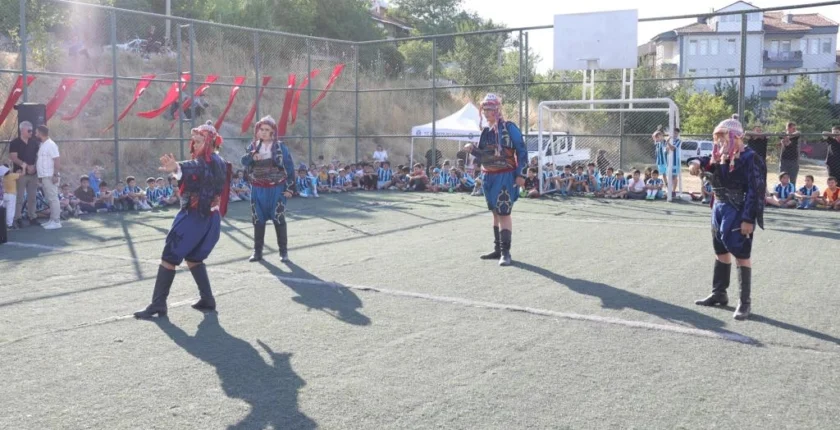 Kütahya’da Mahalle Buluşması: Eğlence ve Futbol Heyecanı Bir Arada
