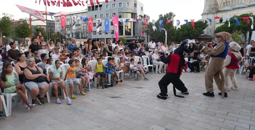 Maltepe’de Çocuklar Yaz Tatilini Tiyatroyla Renklendiriyor