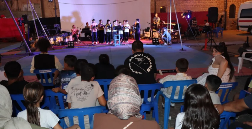 Uçan Halı Festivali Midyat’ta Renkli Görüntülere Sahne Oldu