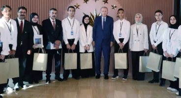 Cumhurbaşkanı Erdoğan, Ahlat Külliyesi'nde Gençlerle Buluştu