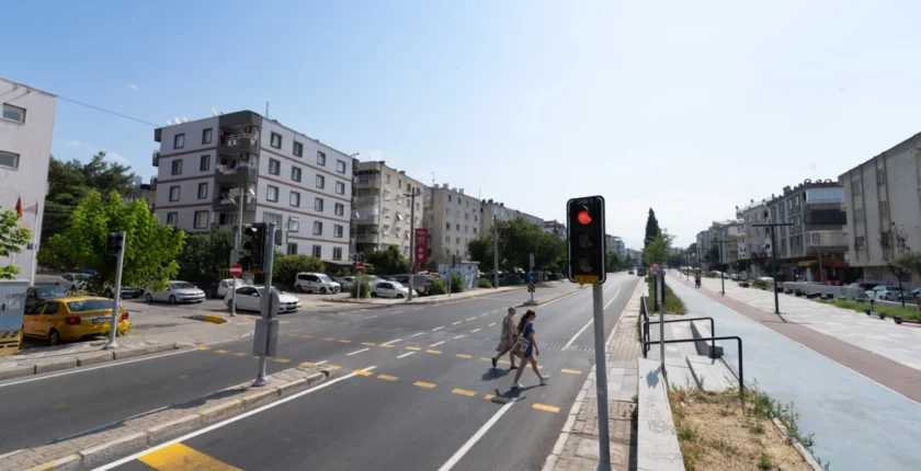 İzmir’de 6 Ayda 267 Kilometrelik Yol Yenilendi
