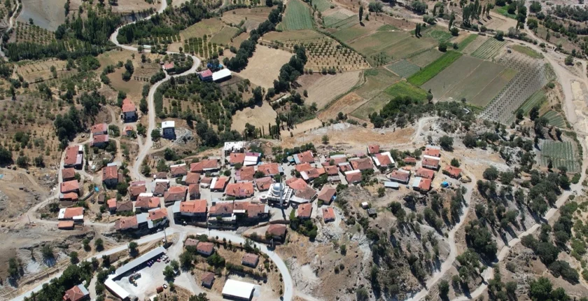 Manisa’da 13 Mahalleye Ulaşımı Kolaylaştıracak Yol Çalışması