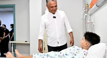 Antalya'da Başkan Uysal’dan sünnet olan çocuklara ziyaret