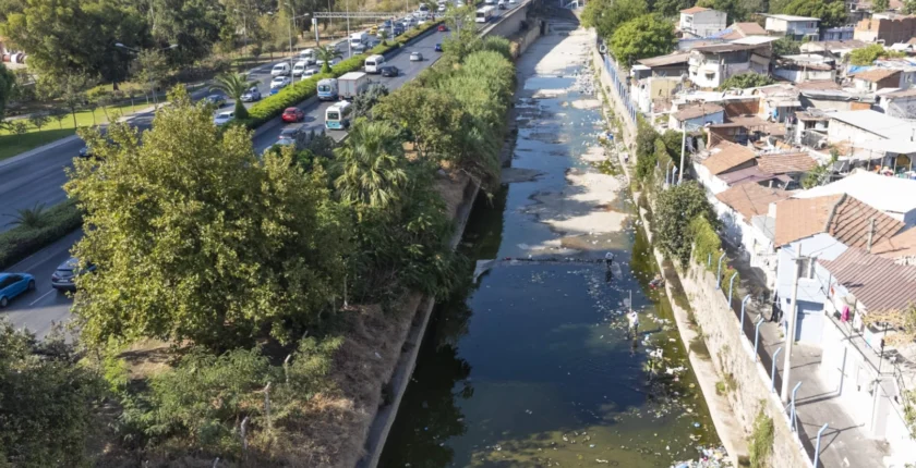İzmir’de Derelerde Kapsamlı Temizlik: 233 Bin Ton Atık Çıkarıldı