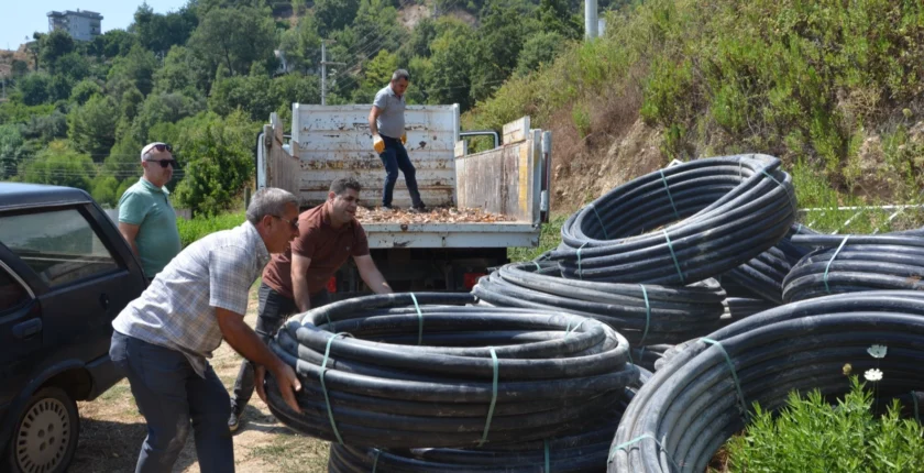 Antalya’da Üreticilere 12 Bin 300 Metrelik Sulama Borusu Desteği Antalya’da Üreticilere 12 Bin 300 Metrelik Sulama Borusu Desteği