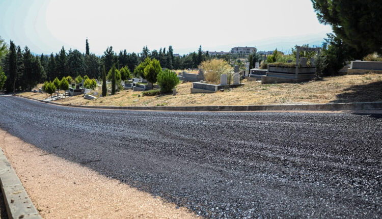 Bursa’da mezarlık yolları yenileniyor