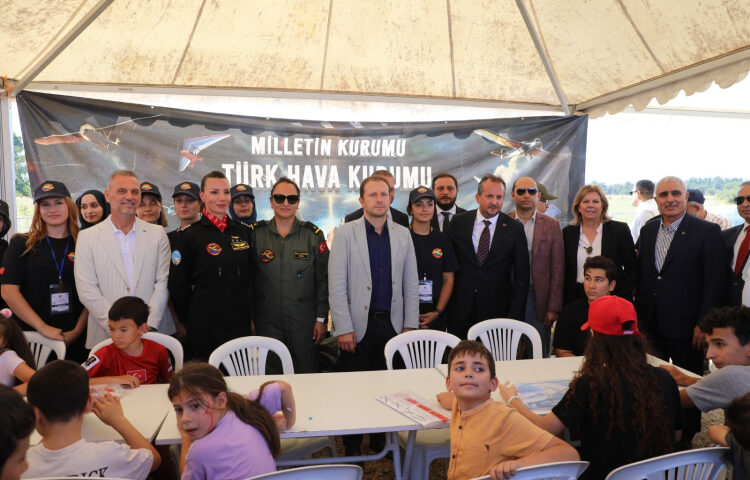 Bursa'da Zafer coşkusu gökyüzüne taşındı