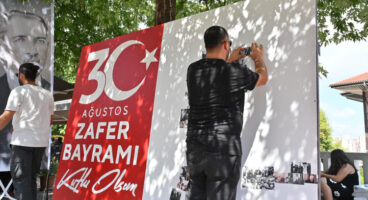 Bursalılardan özel güne anlamlı iz