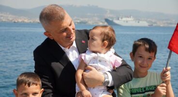 Mavi Vatan’ın çelik muhafızlarından Gölcük’e Teknofest selamı
