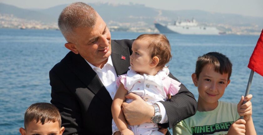 Mavi Vatan’ın çelik muhafızlarından Gölcük’e Teknofest selamı