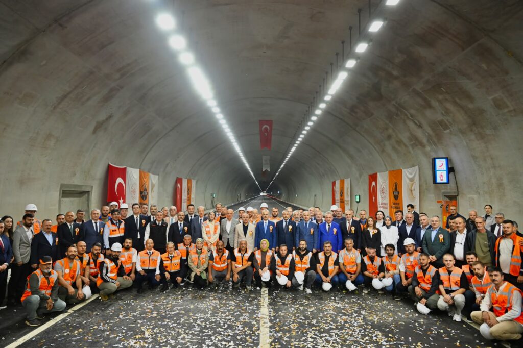 Bakan Uraloğlu: Çamlıhemşin Tüneli yıllık 772 milyon lira tasarruf sağlayacak