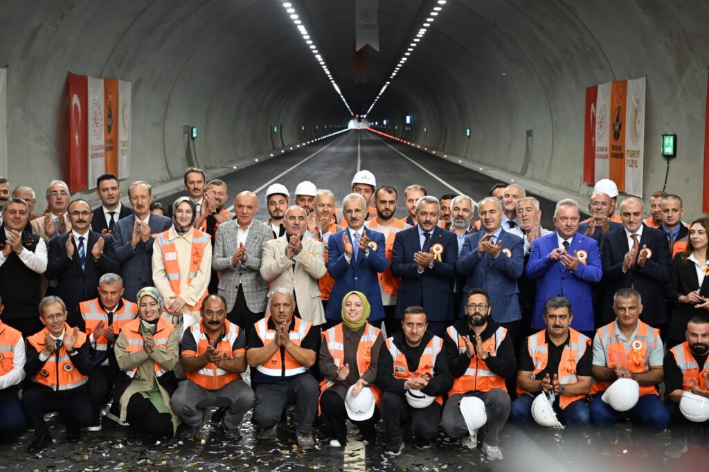 Bakan Uraloğlu: Çamlıhemşin Tüneli yıllık 772 milyon lira tasarruf sağlayacak