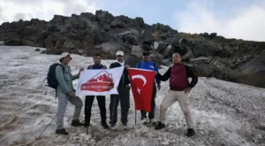 Ağrı’lı Dağcılar “30 Ağustos Zafer bayramı Süphan dağı” tırmanışı yaptı