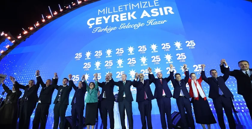 AK Parti’ye 10 yeni katılım: 3 milletvekili, 7 başkan