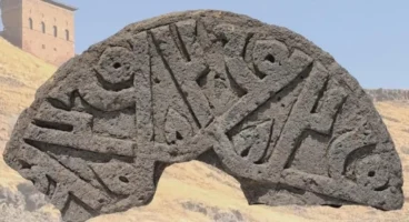 Ani Ören Yeri’nde tarihi keşif: Üzerinde “Hz. Muhammed” yazan taş bulundu