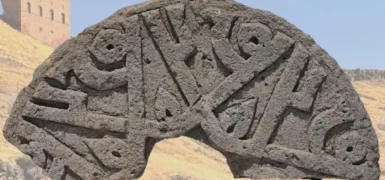 Ani Ören Yeri’nde tarihi keşif: Üzerinde “Hz. Muhammed” yazan taş bulundu